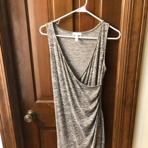 Leith V-neck sleeveless ruched dress